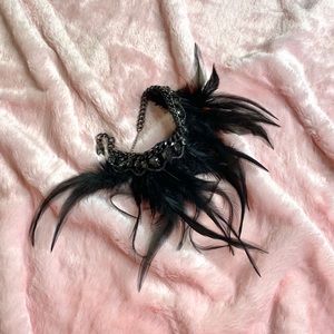 Feather choker